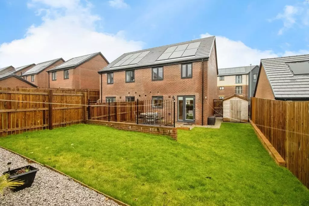 3 bedroom semi-detached house for sale - Photo 5