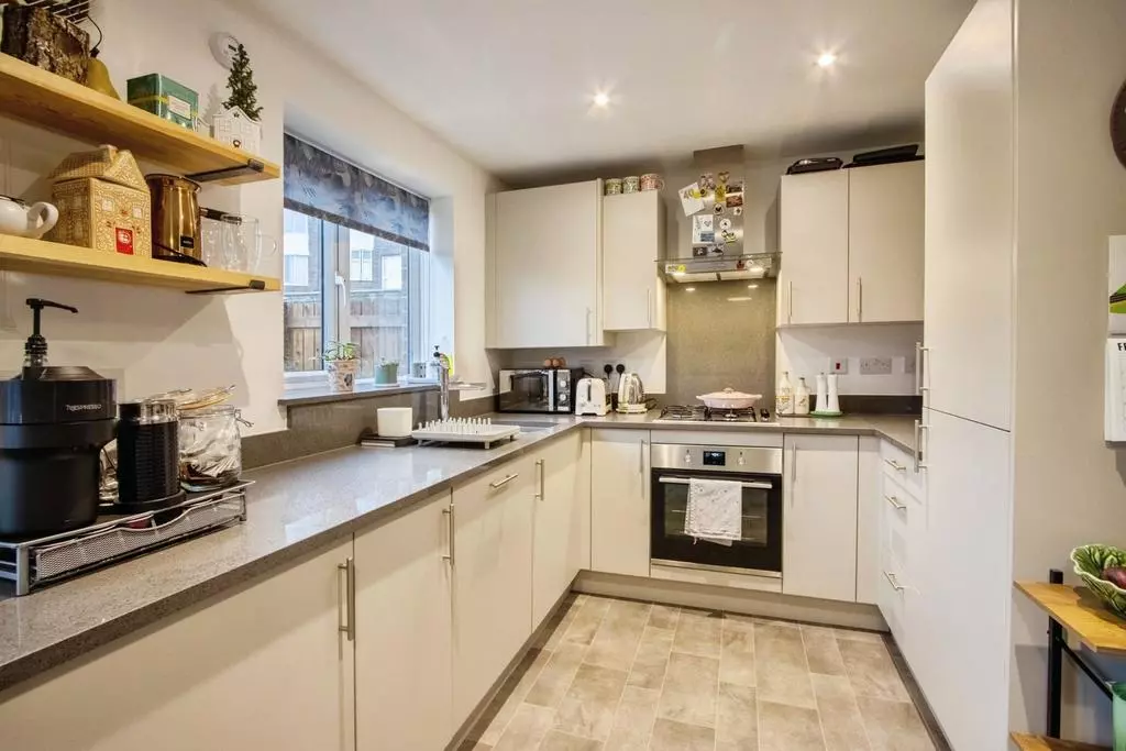 3 bedroom semi-detached house for sale - Photo 7