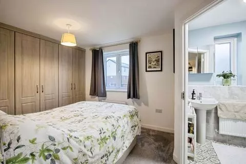 3 bedroom semi-detached house for sale - Photo 16