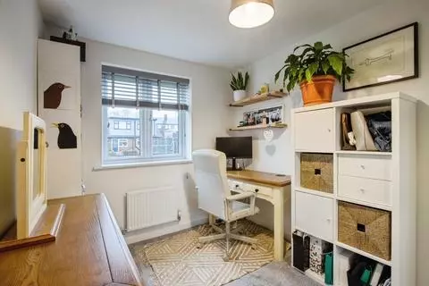 3 bedroom semi-detached house for sale - Photo 19