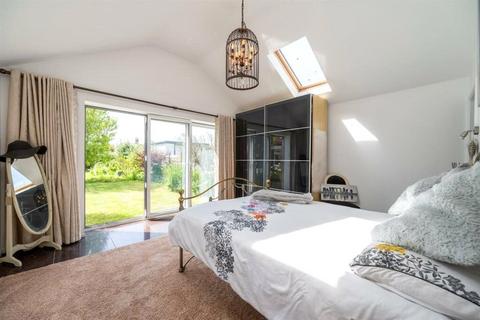 5 bedroom bungalow for sale, Sandy Point Road, Hayling Island, PO11