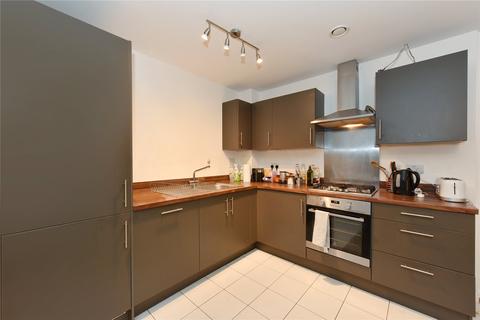 3 bedroom flat for sale, Wallwood Street, London, E14