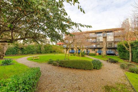 4 bedroom flat for sale, Lancaster Drive, London, E14