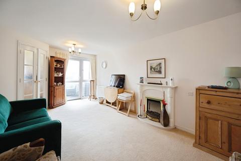 1 bedroom flat for sale, Sea Front, Hayling Island, Hampshire, PO11