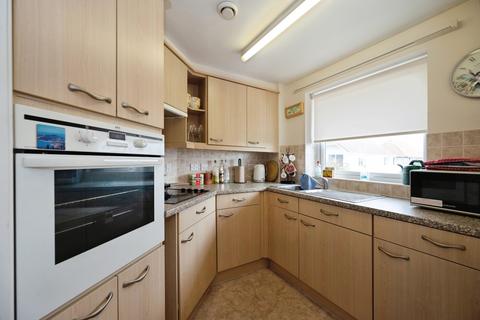 1 bedroom flat for sale, Sea Front, Hayling Island, Hampshire, PO11