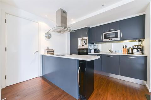 2 bedroom flat for sale, Western Gateway, London, E16