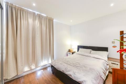2 bedroom flat for sale, Western Gateway, London, E16