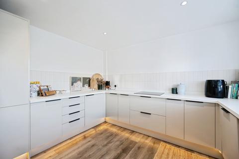 4 bedroom detached house for sale, Southwood Road, Hayling Island, Hampshire, PO11