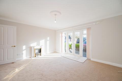 1 bedroom flat for sale, Sea Front, Hayling Island, Hampshire, PO11