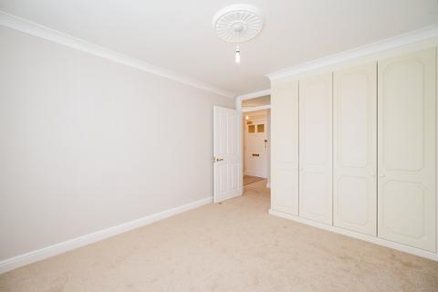 1 bedroom flat for sale, Sea Front, Hayling Island, Hampshire, PO11