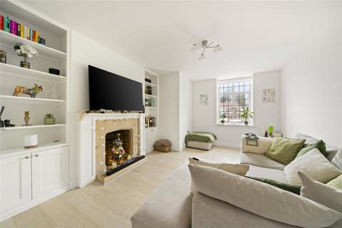 1 bedroom flat for sale, Queens Close, Lammas Lane, Esher, Surrey, KT10