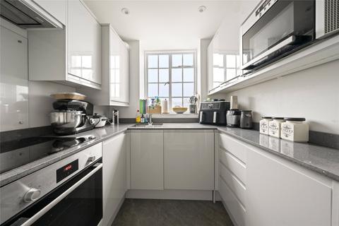 1 bedroom flat for sale, Queens Close, Lammas Lane, Esher, Surrey, KT10