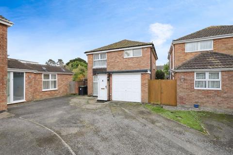 3 bedroom detached house for sale, Selsey Close, Hayling Island, Hampshire, PO11