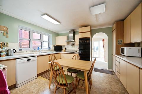 4 bedroom detached house for sale, Grand Parade, Hayling Island, Hampshire, PO11