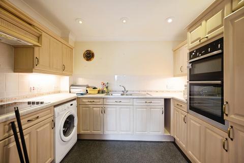 2 bedroom flat for sale, Sea Front, Hayling Island, Hampshire, PO11