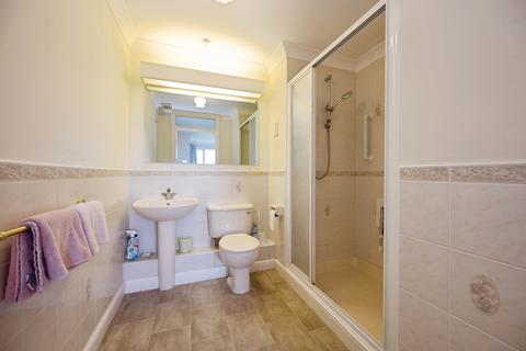 2 bedroom flat for sale, Sea Front, Hayling Island, Hampshire, PO11