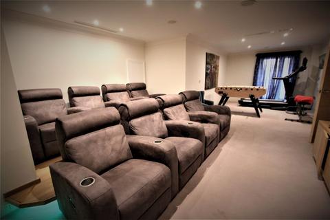 5 bedroom detached house to rent, Havanna Drive, London NW11