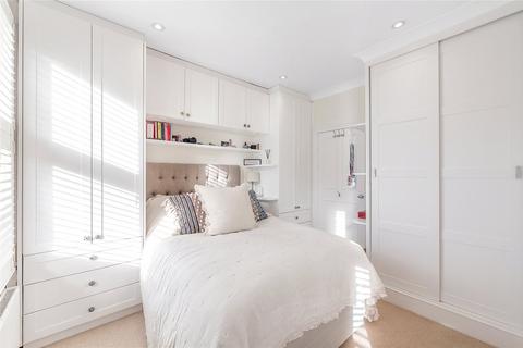 3 bedroom flat for sale, Burnthwaite Road, Fulham, London, SW6