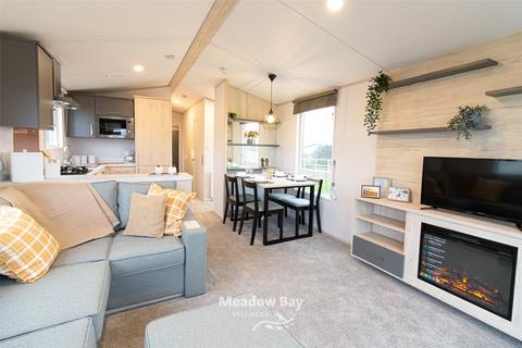 2 bedroom detached house for sale, Manor Road, Hayling Island, Hampshire, PO11