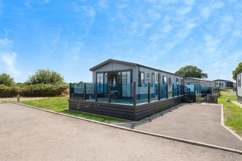 2 bedroom detached house for sale, Havant Road, Hayling Island, Hampshire, PO11