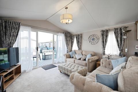 2 bedroom detached house for sale, Havant Road, Hayling Island, Hampshire, PO11