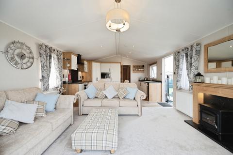 2 bedroom detached house for sale, Havant Road, Hayling Island, Hampshire, PO11