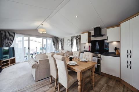 2 bedroom detached house for sale, Havant Road, Hayling Island, Hampshire, PO11