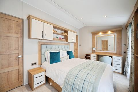 2 bedroom detached house for sale, Havant Road, Hayling Island, Hampshire, PO11