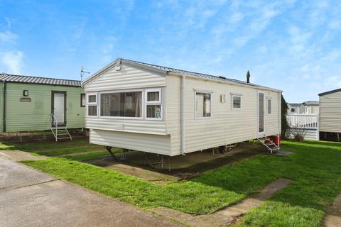 2 bedroom detached house for sale, Manor Road, Hayling Island, Hampshire, PO11