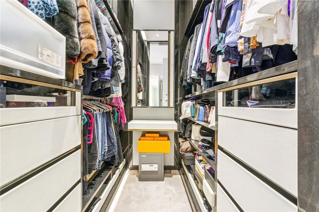 Walk-In Wardrobe