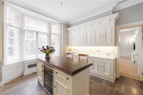 3 bedroom flat for sale, Kensington Court, London, W8