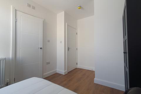 1 bedroom flat to rent, Broadway, Adamsdown, Cardiff, CF24