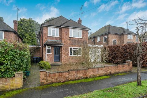 3 bedroom detached house for sale, Lynwood Close, Surrey GU21
