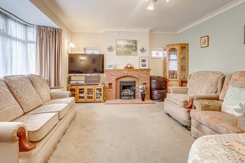 2 bedroom semi-detached bungalow for sale, Elmsleigh Drive, Leigh-on-sea, SS9