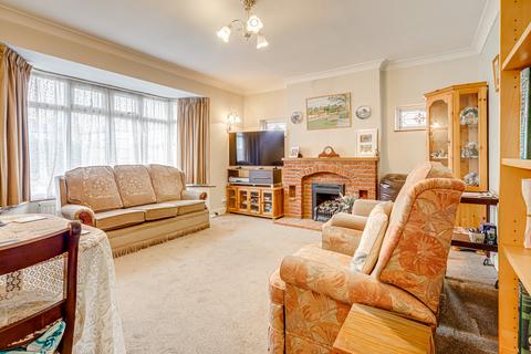 2 bedroom semi-detached bungalow for sale, Elmsleigh Drive, Leigh-on-sea, SS9