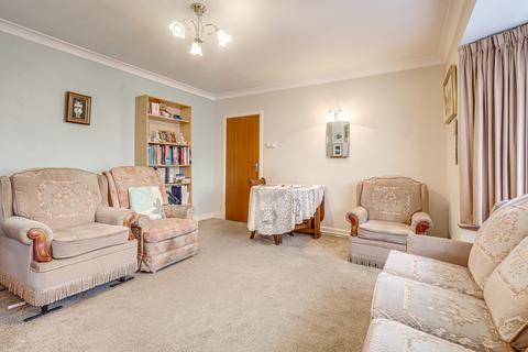 2 bedroom semi-detached bungalow for sale, Elmsleigh Drive, Leigh-on-sea, SS9