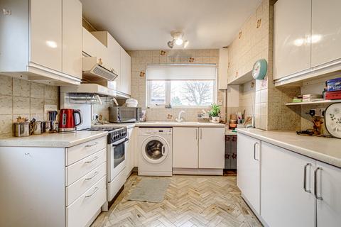 2 bedroom semi-detached bungalow for sale, Elmsleigh Drive, Leigh-on-sea, SS9