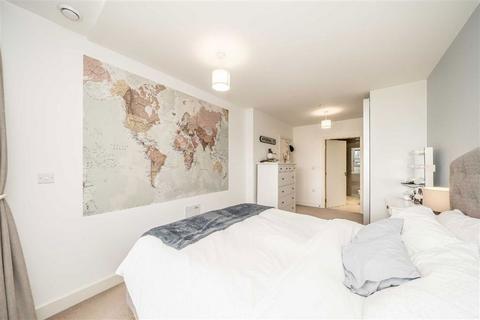 2 bedroom flat to rent, Telegraph Avenue, London SE10