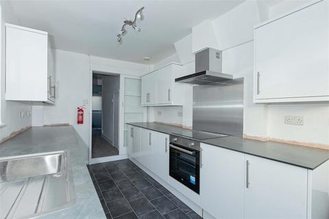 2 bedroom terraced house to rent, Becket Road, Worthing