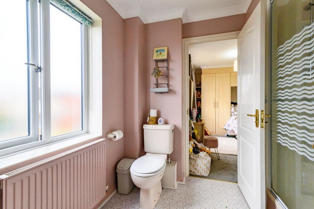 Jack/Jill Bathroom