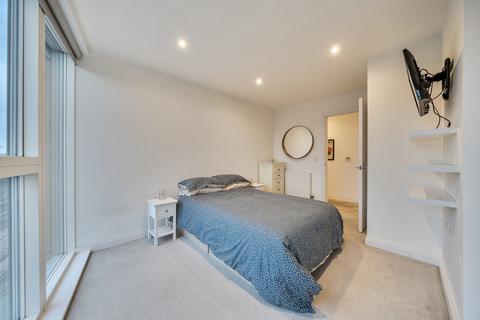 2 bedroom apartment for sale, Scena Way, London