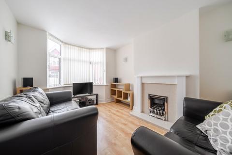 2 bedroom semi-detached house for sale, Brading Avenue, Grantham, Lincolnshire, NG31