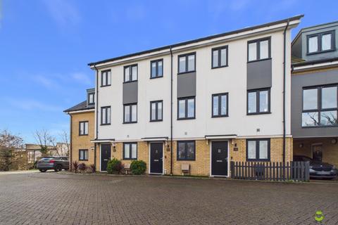 4 bedroom townhouse for sale, FAIRLAWN CRESCENT, GREENHITHE, DA9