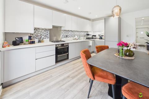 4 bedroom townhouse for sale, Fairlawn Crescent, Greenhithe, Kent, DA9