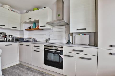 2 bedroom flat for sale, Bournemouth Road, Poole, Dorset, BH14
