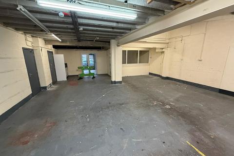 Workshop & retail space to rent - Gerrard Street, Widnes, WA8 6BF