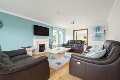 undefined, 7 Springwood, Dunfermline, KY11 8TT