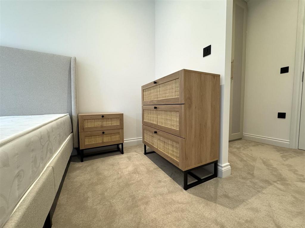 Bedroom pic 6.jpeg