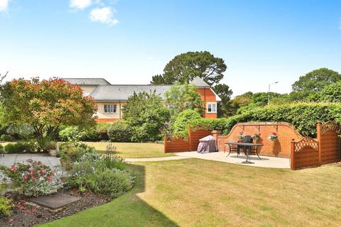 2 bedroom flat for sale, Regency Crescent, Christchurch, Dorset, BH23