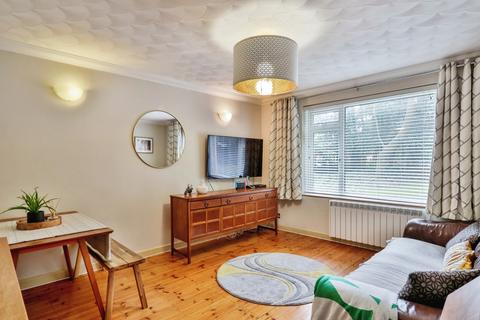 2 bedroom flat for sale, Richmond Park Road, CHARMINSTER, Bournemouth, Dorset, BH8